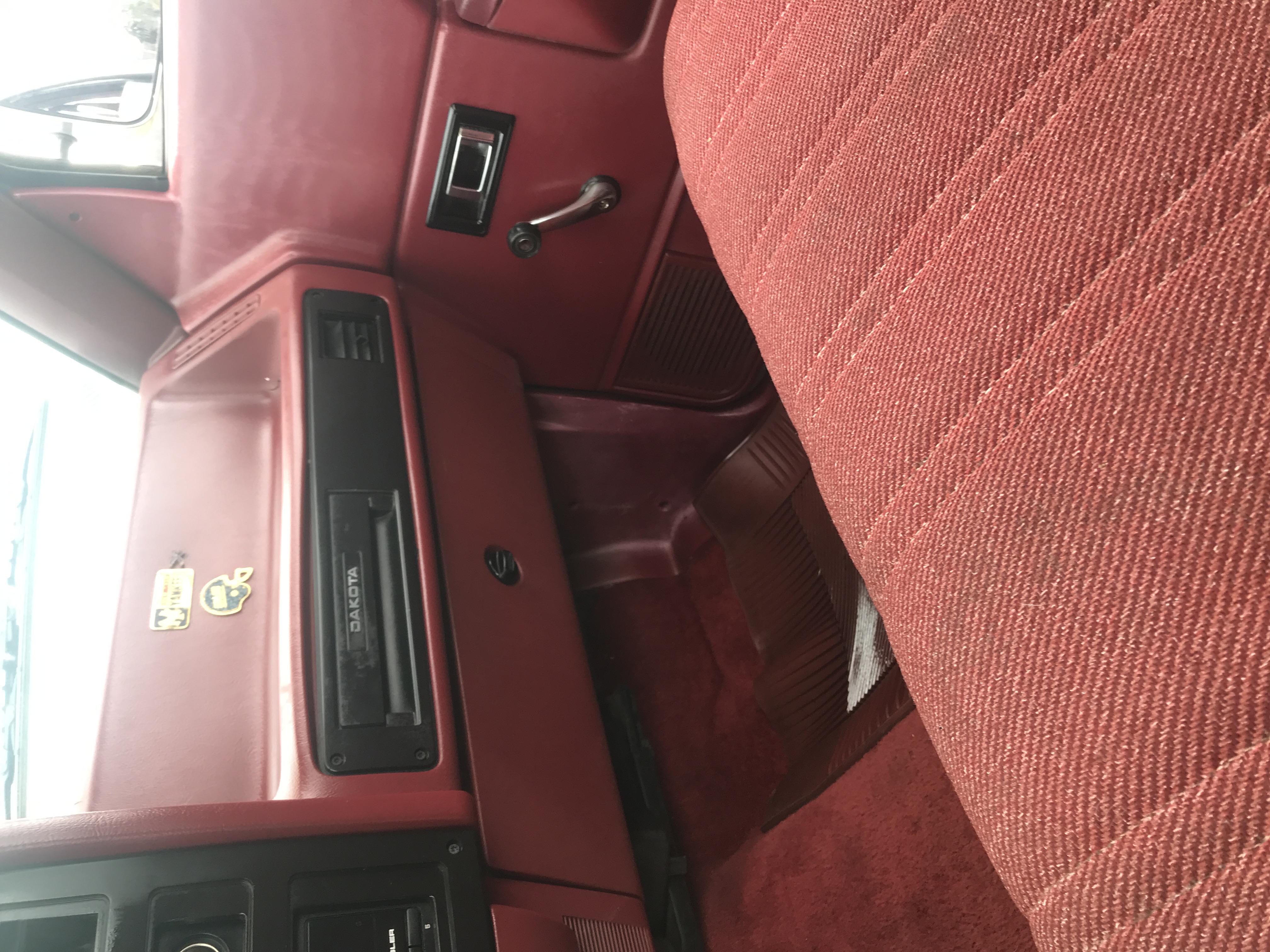 1991 Dodge Dakota Pickup ONE OWNER 117K 8 foot bed and roomy bench seating NICE — photo 45